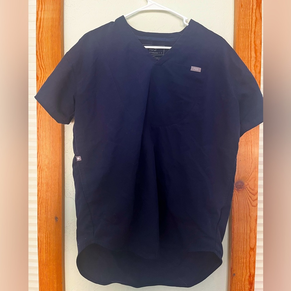 FIGS women's Navy Halle Shortsleeve V-Neck Tunic - Scrub Top - S